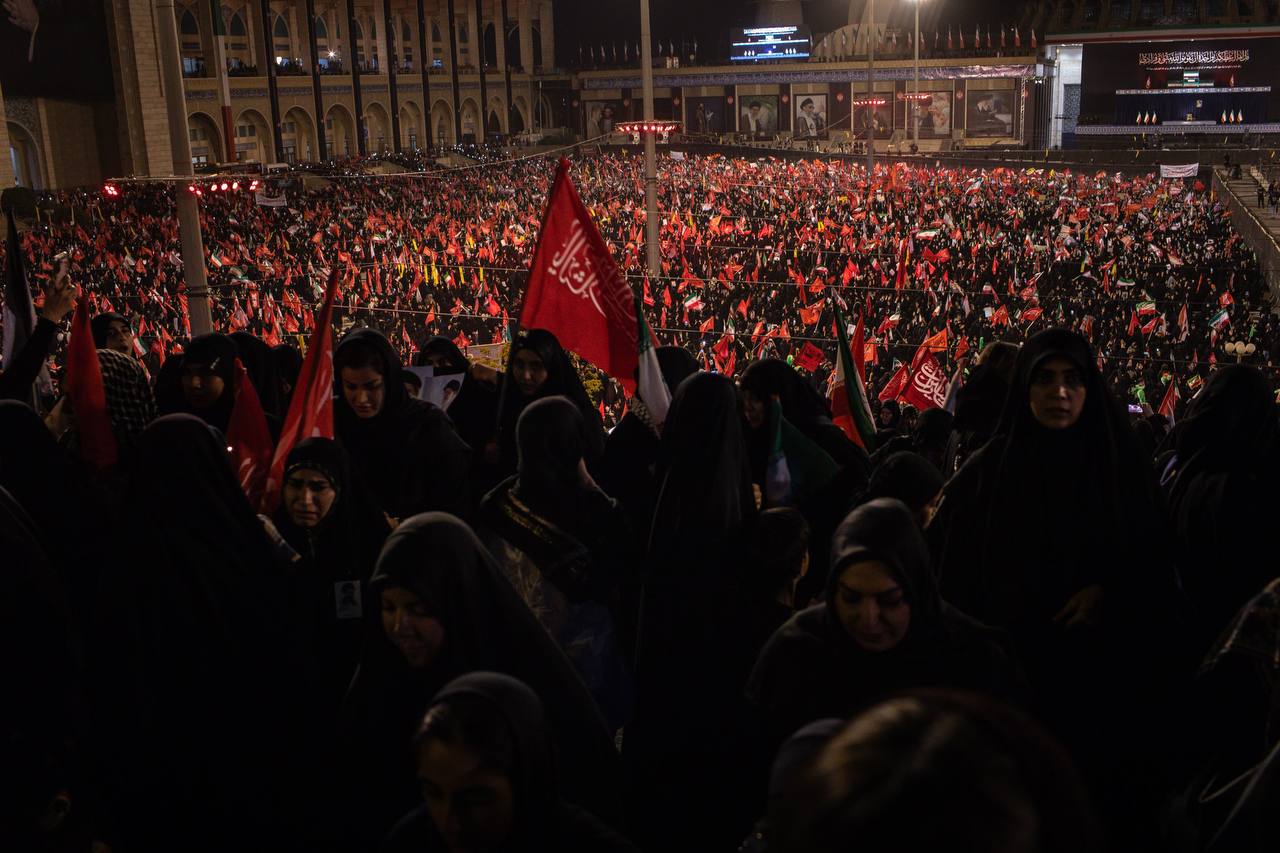 وداع با رهبر شهید