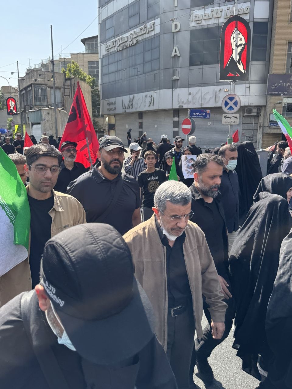 احمدی نژاد در مراسم تشییع
