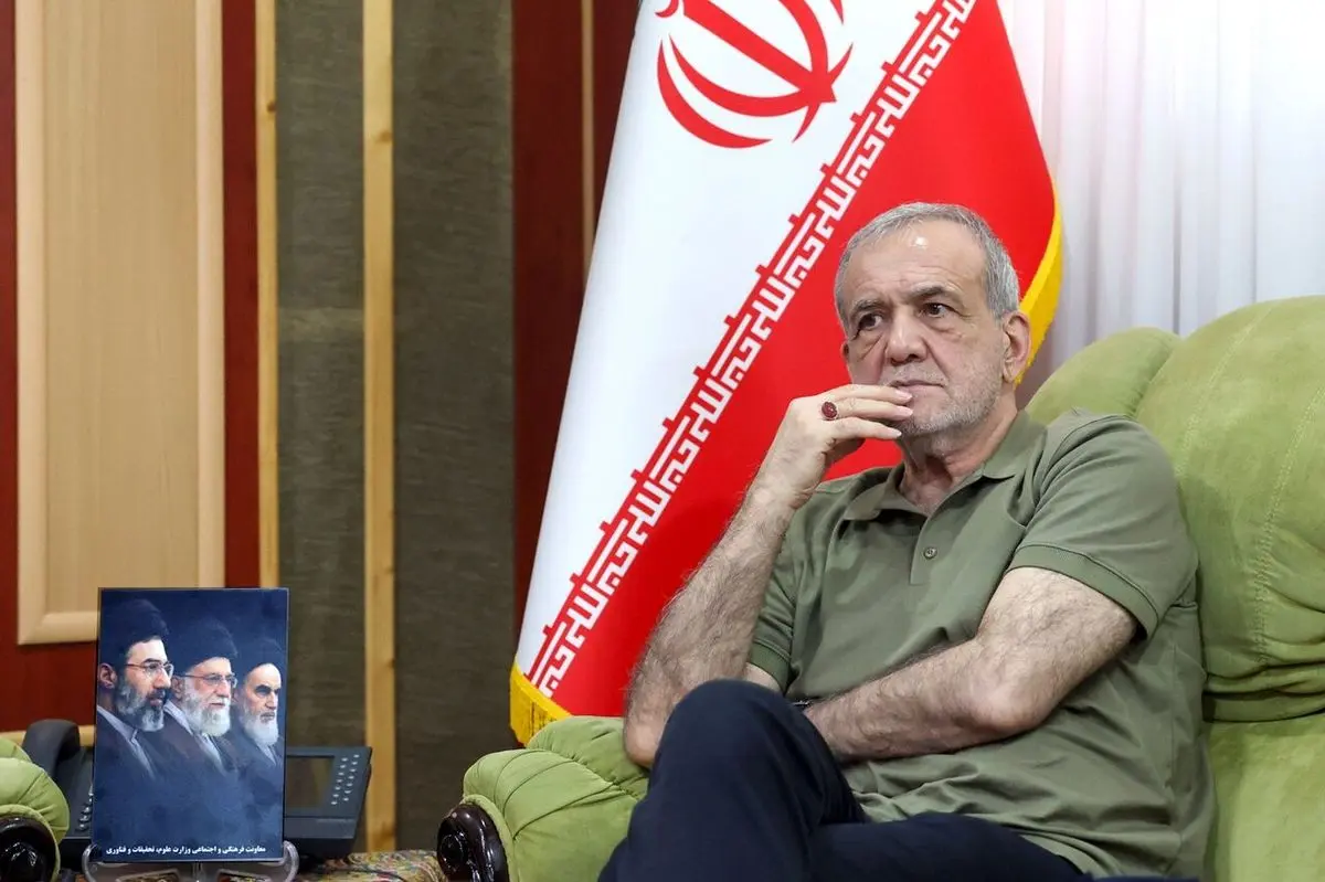 لباس متفاوت پزشکیان