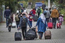 اگر جمعیت جهان ۱۰۰ نفر بود، ۹۶ نفر در کشور خود می‌ماندند و فقط ۴ نفر مهاجرت می‌کردند