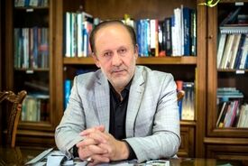 جلال ساداتیان: تنگه هرمز، برگ برنده ایران است
