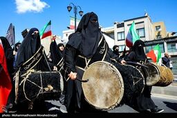 تصاویر | حضور زنان و دختران با پوشش های متفاوت در مراسم چهلم رهبر شهید