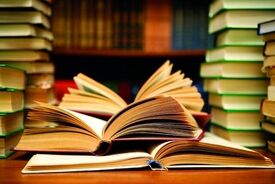 چرا خواندن همزمان دو کتاب برای مغز مفید است؟