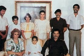 شوخی وحشتناک صدام حسین با نامزدش ساجده (+عکس)
