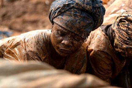استخراج طلا در دل بحران ابولا؛ معدن‌چیان کنگو بین مرگ و معیشت