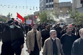 اولین تصاویر از حضور محمود احمدی نژاد در مراسم تشییع
