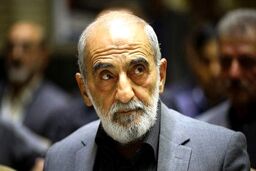 حسین شریعتمداری خطاب به پزشکیان: چرا معاون شما به دیدار برخی زندانیان اغتشاشات اخیر رفت؟