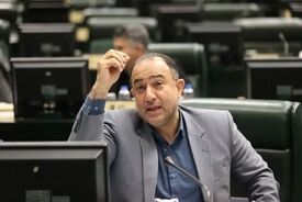 مجلس تریبون مردم است، نه ملک شخصی برخی افراد | تضعیف سران قوا در شرایط تهدید، پاس گل دادن به دشمن است
