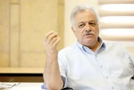 احمد شیرزاد: کسی قادر به پیش‌بینی رویدادهای جنگی ـ مذاکراتی نیست