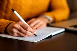راهنمایی برای نظم دادن به ذهن‌های شلوغ؛ «خودت را هر روز بنویس»