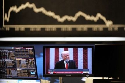 ضربه جدی دادگاه عالی آمریکا به برنامه اقتصادی ترامپ با لغو تعرفه‌ها