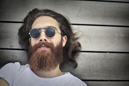 آیا ریش و سبیل مردان را جذاب‌تر می‌کند؟