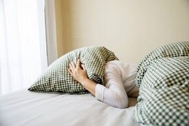 چرت نیمروزی ایده‌آل؛ کی و چند دقیقه بخوابیم؟