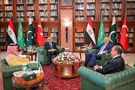 در پی حمله آمریکا به ایران؛ نشست چهارجانبه میان وزرای خارجه پاکستان، ترکیه و عربستان در قاهره برگزار می‌شود