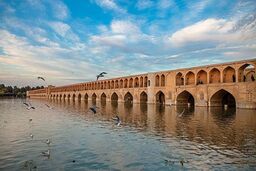 آب زاینده رود فردا به اصفهان می رسد