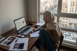 صنعت پنهان کپشن‌نویسی؛ نویسنده‌هایی که به‌جای سلبریتی‌ها احساس می‌فروشند