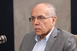کوروش احمدی: ایران نباید فرصت میانجیگری برای پایان جنگ با آمریکا را از دست بدهد