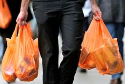 گرفتن پول نایلون از مشتری غیرقانونی است | فروشگاه‌ها فقط باید مصرف را مدیریت کنند