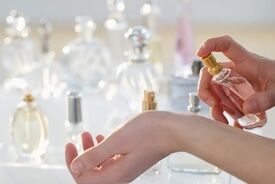 یک ترفند جالب برای ماندگاری بیشتر بوی عطر و ادکلن