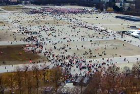 تردید فرهیختگان درباره آمار تجمع مونیخ؛ از ادعای ۲۵۰ هزار نفر تا تخمین ۱۵ هزار نفری هوش مصنوعی
