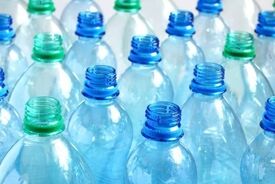 آب داخل بطری تقریباً رایگان است؛ پس چرا هر سال گران‌تر می‌شود؟