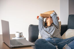 چگونه از کسی که دوستش داریم مراقبت کنیم، بی‌آنکه خودمان فرسوده شویم؟