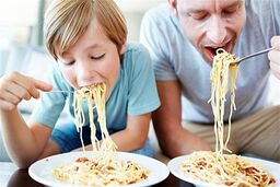 بیشتر جویدن، سیری زودتر؛ رابطه سرعت غذا خوردن با اشتها