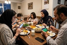 آخرین باری که بدون گوشی شام خوردیم، کی بود؟