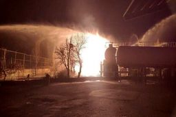 حریق گسترده در نزدیکی پالایشگاه تبریز