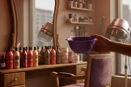 آرایشگاه یا اتاق درمان؛ جایی که زن‌ها حرف‌های نگفته را می‌گویند