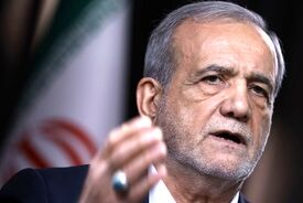 انتقاد اطلاعات از دولت: ارز ترجیحی را حذف کردید، حالا اثرش را در تورم می بینید