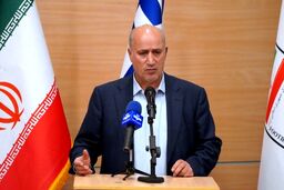 توپ جام جهانی ۳۲ میلیون، حقوق کارگران ۲۲ میلیون؛ بلیت تاج به کانادا ۲ میلیارد!