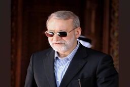 تصویری از لاریجانی در کنار آیت‌الله سید مجتبی خامنه‌ای