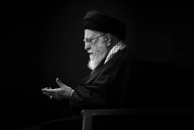 رئیس هلال احمر در مورد لحظات پس از انفجار در بیت رهبر شهید: اصلا فکر نمی‌کردیم که رهبری در آن‌جا باشند