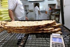 کیهان: آزادسازی قیمت نان از حمله آمریکا هم خطرناک‌تر است