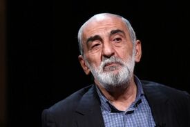 شریعتمداری به اصل گفتگو و تیم مذاکره حمله نکرد/ باید دست مان همچنان روی ماشه باشد