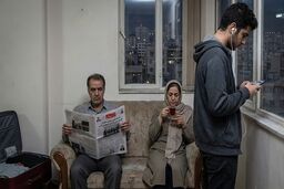 دو تاب‌آوری زیر یک سقف؛ دهه‌شصتی‌های سخت‌جان، نسل زدی‌های خسته