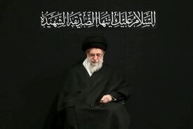 ببینید | آماده‌سازی محل قرارگرفتن پیکر رهبر شهید در مصلی تهران