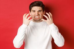 آدمی که همیشه عصبی است، چه چیزی را پشت خشمش پنهان می‌کند؟