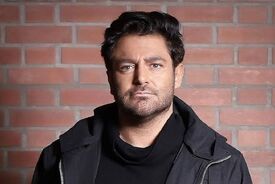 محمدرضا گلزار با دست شکسته در باشگاه ورزشی 