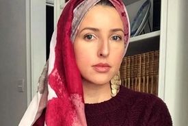 ببینید | قرآن خواندن خواننده زن آمریکایی در پخش زنده!