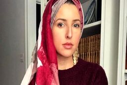 ببینید | قرآن خواندن خواننده زن آمریکایی در پخش زنده!