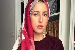 ببینید | قرآن خواندن خواننده زن آمریکایی در پخش زنده!