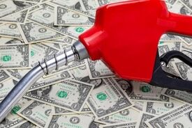 ترامپ از جایگاه‌داران سوخت در آمریکا خواست قیمت‌ها را «فوراً» کاهش دهند