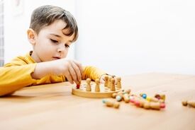 جنگ چگونه زندگی کودکان اوتیسم را دگرگون می‌کند؟