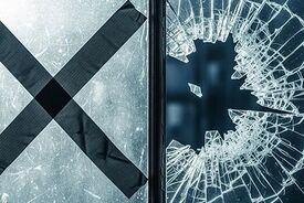چگونه به شیشه‌ها برای حفاظت از موج انفجار برچسب بزنیم؟