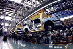 نرخ تازه محصولات ایران خودرو امروز یکشنبه ۲۴ اسفند ۱۴۰۴/ قیمت سورن و دنا چند؟