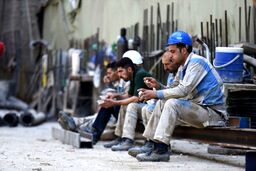 روزنامه اطلاعات: جلوی تعدیل کارگران و بیکار شدن آنها را بگیرید
