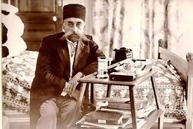 عکس | مظفرالدین شاه سوار بر سه‌چرخۀ مخصوص در یک جاده