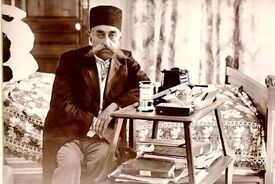 عکس | مظفرالدین شاه سوار بر سه‌چرخۀ مخصوص در یک جاده